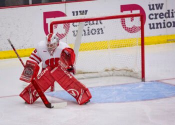 Ava McNaughton in net for the Wisconsin Badgers - Photo @ Tom Lynn / Wisconsin Athletics
