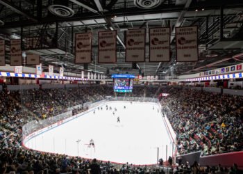 A packed house at Agganis Arena in Boston saw the Montreal Victoire beat the Boston Fleet 3-2 in overtime - Photo @ PWHL