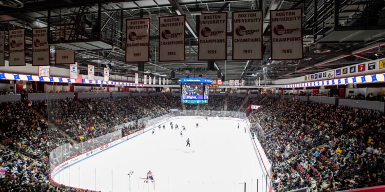 A packed house at Agganis Arena in Boston saw the Montreal Victoire beat the Boston Fleet 3-2 in overtime - Photo @ PWHL