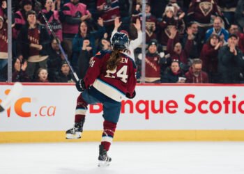 Abby Boreen celebrates with the Montreal Victoire