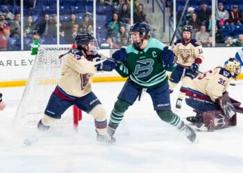 Hilary Knight of the Boston Fleet and Montreal defender Cayla Barnes battle for positioning - Photo @ PWHL