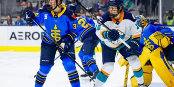 If the inaugural PWHL Draft were held today, Toronto's Hannah Miller (34) would be one of the league's biggest risers, while New York's Elizabeth Giguere (18) would be a big faller - Photo @ PWHL