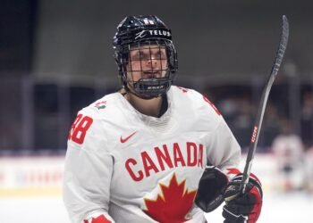 Julia Gosling with Team Canada at the 2024 World Championships - Photo @ Ellen Bond
