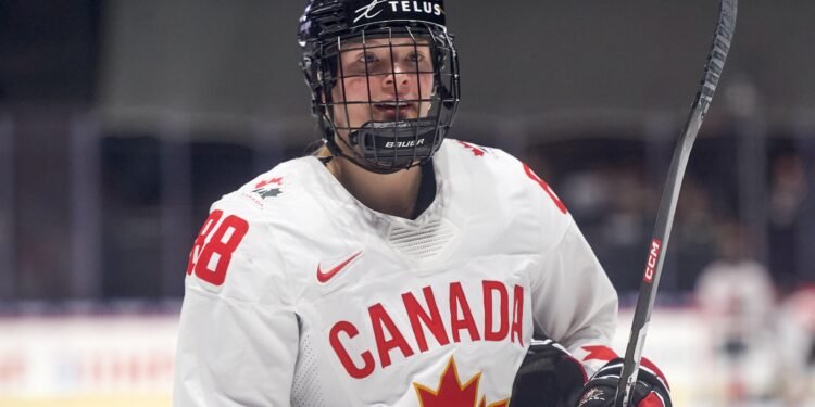 Julia Gosling with Team Canada at the 2024 World Championships - Photo @ Ellen Bond