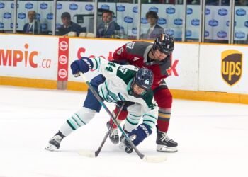 Ottawa and Boston do battle in the PWHL - Photo @ Ellen Bond