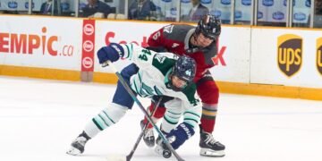 Ottawa and Boston do battle in the PWHL - Photo @ Ellen Bond