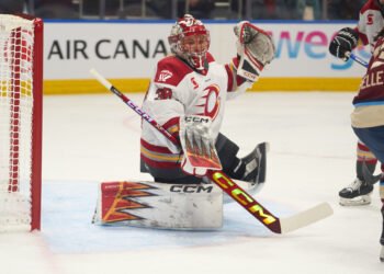 Emerance Maschmeyer turns aside a shot for the PWHL's Ottawa Charge - Photo @ Ellen Bond
