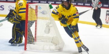 Thea Johansson carries the puck for Sweden