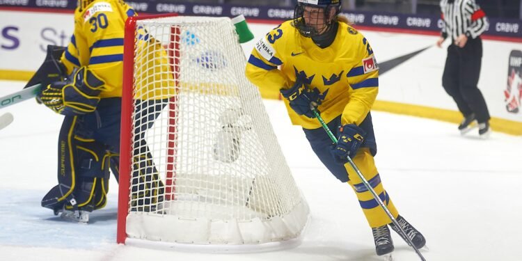 Thea Johansson carries the puck for Sweden