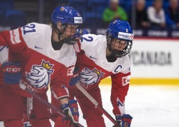 Aneta Tejralova (2) and Tereza Vanisova (21) line up for a face-off with Czechia at the World Championships - Photo @ Ellen Bond
