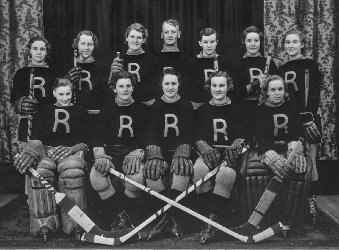 Edmonton Rustlers women's hockey team - 1932-1933 - Photo @ Government of Alberta